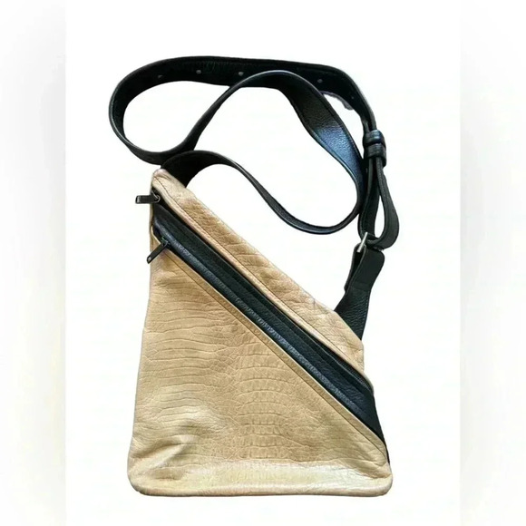 Tom Thomas Leathers Daz Asymmetrical Crossbody - Picture 13 of 15